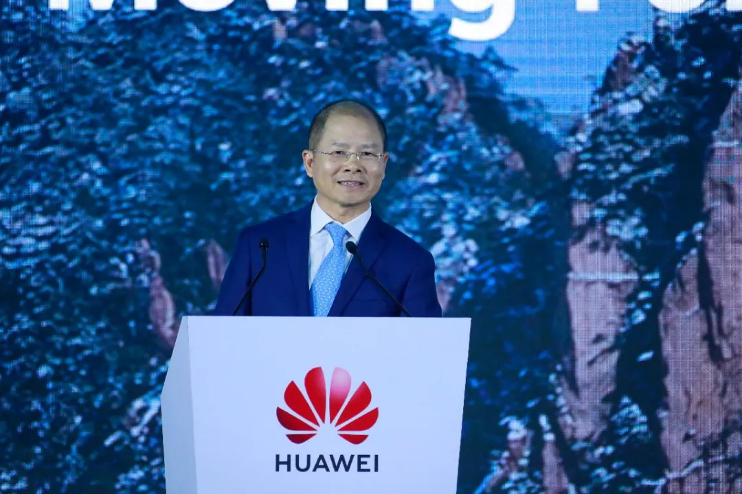 “华为挺住 华为加油”,你知道这背后华为有多艰难多努力嘛?